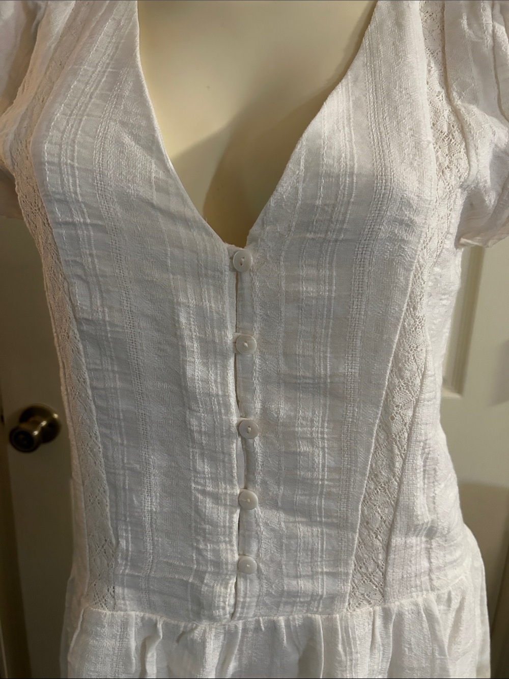 Gianni Bini White Cotton Tiered V-Neck Mini Dress - Picture 4 of 10